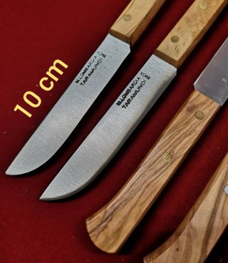 Confezione di 4 coltelli artigianali Taramundi, Lombardia, manico in legno di ulivo