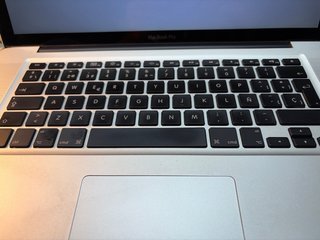 Macbook pro A1286 sin bateria para reparar