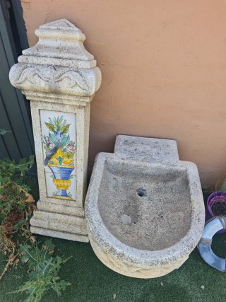 Fuente de piedra para exterior