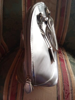 Bolso de mano plateado