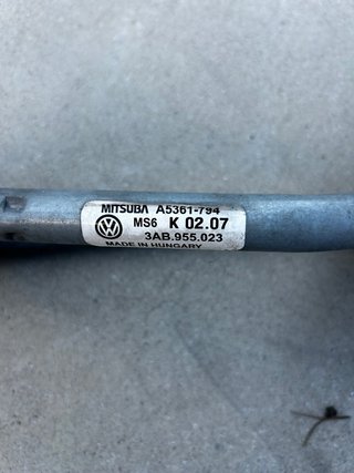 Motor limpiaparabrisas delantero VW Passat B7