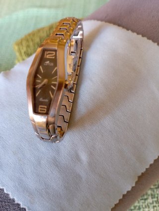 Reloj Lotus señora plateado y azul.