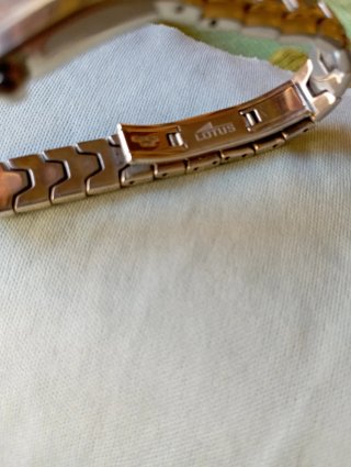 Reloj Lotus señora plateado y azul.