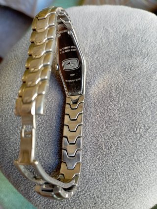 Reloj Lotus señora plateado y azul.