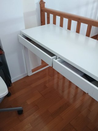 Mesa de escritorio con 2 cajones