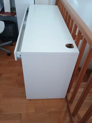 Mesa de escritorio con 2 cajones