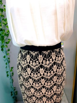 Vestido negro y blanco con encaje