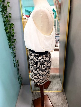 Vestido negro y blanco con encaje