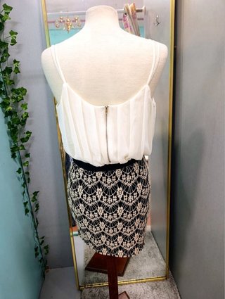 Vestido negro y blanco con encaje