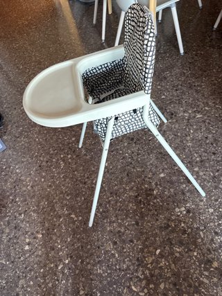 Trona SANDKATT IKEA. Excelente estado