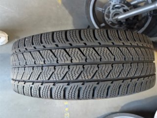 Neumático Michelin y Uniroyal 215/65 R16C 106T