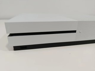 XBOX ONE S + MANDO Y ACCESORIOS