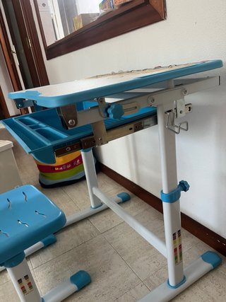 Scrivania per bambini con altezza regolabile