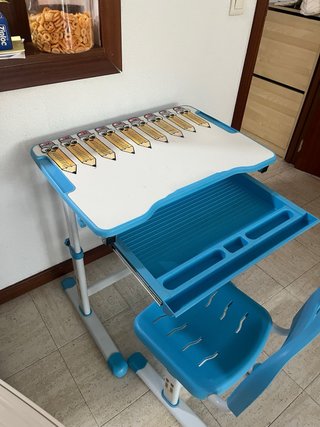 Scrivania per bambini con altezza regolabile