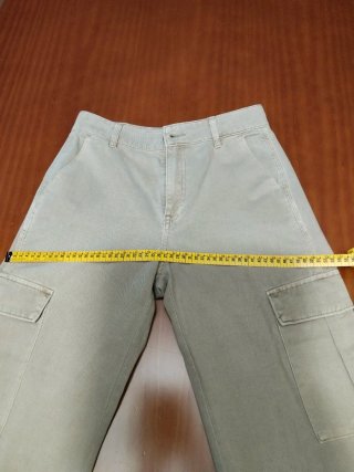 Pantalón cargo beige mujer
