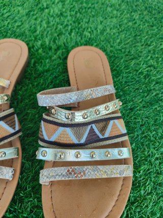 Sandalias mujer verano doradas y multicolor