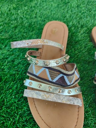 Sandalias mujer verano doradas y multicolor