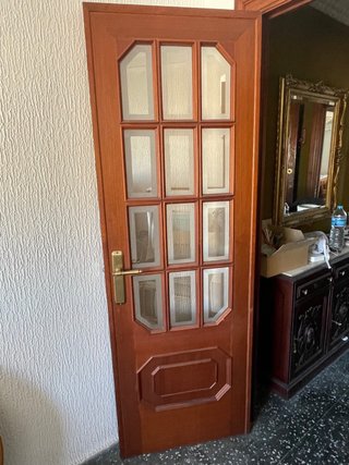 5 Puerta de madera con cristal