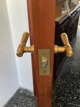 5 Puerta de madera con cristal