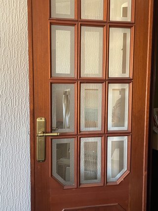 5 Puerta de madera con cristal