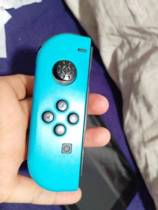 Nintendo switch esta usada solo le falta el botón
