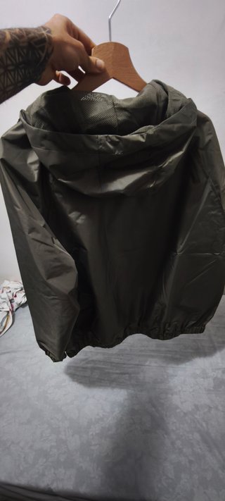 Cortavientos H&M verde talla S sin estrenar