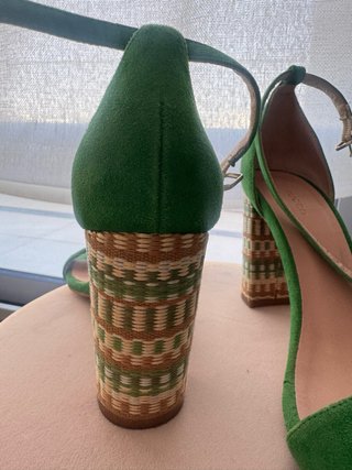 Sandalias de piel verde. Súper estilosas