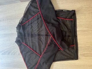 Top mangalarga transparente negro y rojo Forever21