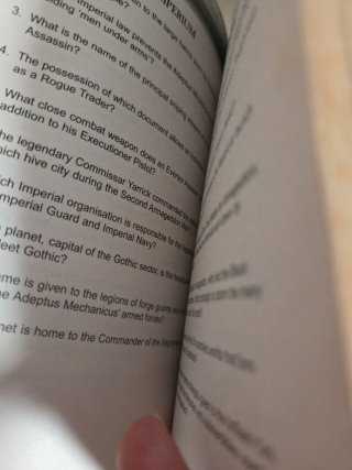 Warhammer 40,000 Quiz Book A Bumper Book of 40K...