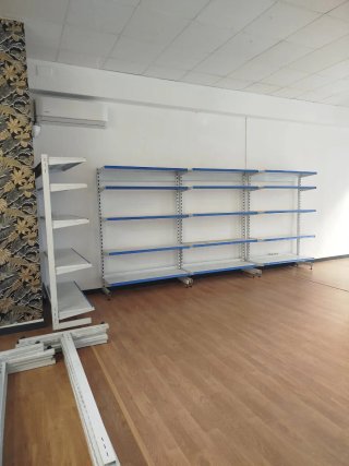 Estanterías y góndolas metálicas tienda