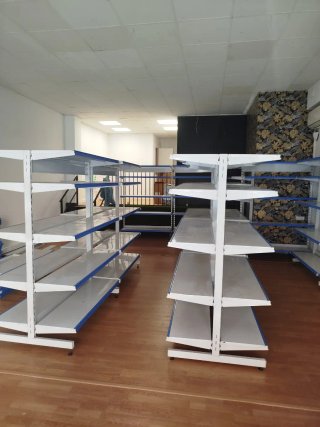Estanterías y góndolas metálicas tienda