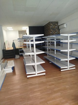 Estanterías y góndolas metálicas tienda
