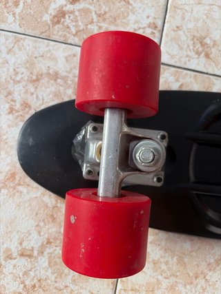 Monopatín Negro con Rojo