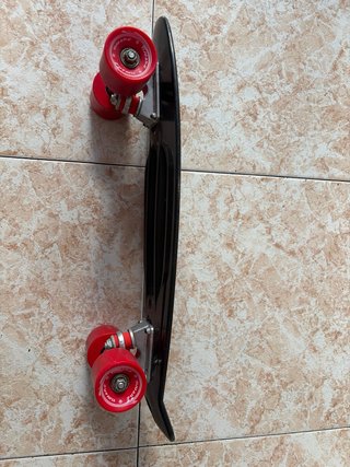 Monopatín Negro con Rojo