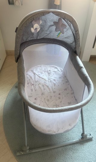 Cuna de bebé gris