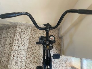 Bicicleta estática antigua – robusta y funcionando