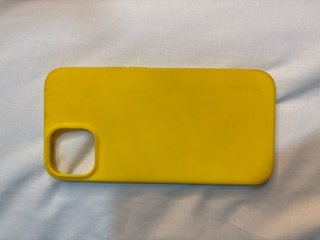 Funda Iphone 12, color amarillo y lisa