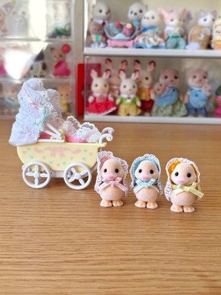 Sylvanian Families Bebés Cochecito y Figuras
