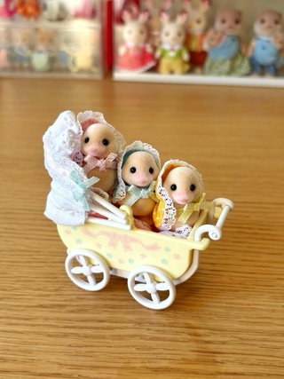 Sylvanian Families Bebés Cochecito y Figuras
