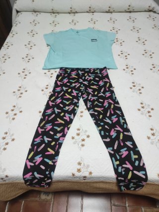 Conjunto deportivo niña camiseta y mallas