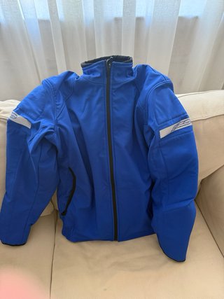 Nueva sin estrenar!!! Chaqueta con protecciones.