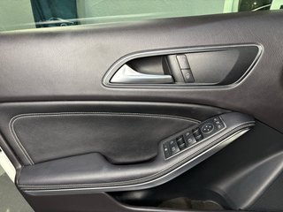 MERCEDES A180 2018 SÓLO 84.000KM REESTRENO