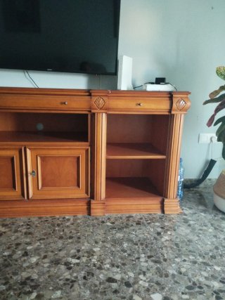 Mueble de madera con cajones y estantes