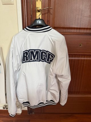 Conjunto Real Madrid: Cazadora y Chaleco Blanco