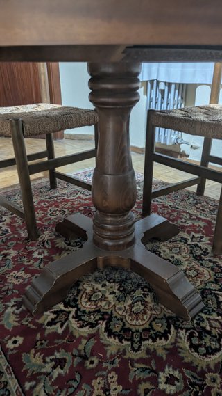 Mesa de comedor y sillas a juego