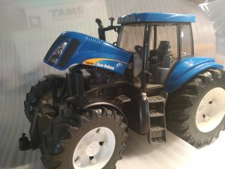 Tractor New Holland T8040 Bruder 1/16