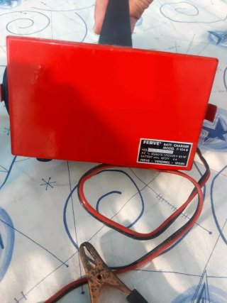 Cargador de baterías Ferve F-104
