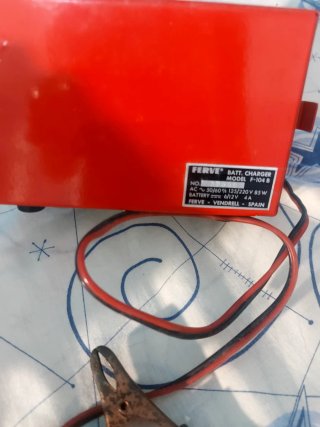 Cargador de baterías Ferve F-104