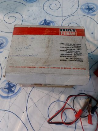 Cargador de baterías Ferve F-104