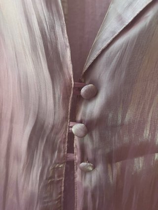 Chaqueta transparente con hombreras